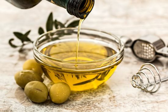 Comment connaissez-vous l'huile d'olive originale? Et quels sont ses avantages et types?