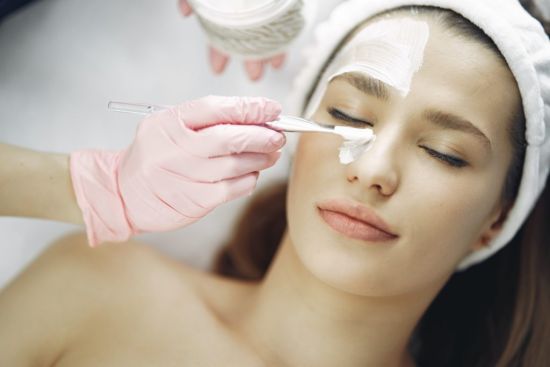 Peeling du visage : méthode, ses avantages et ses inconvénients