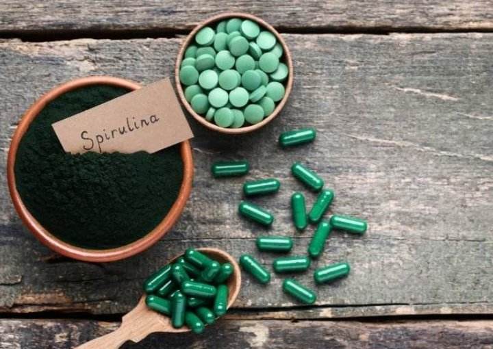 Spirulina : bienfaits , dose recommandée , utilisation et effets secondaires possibles