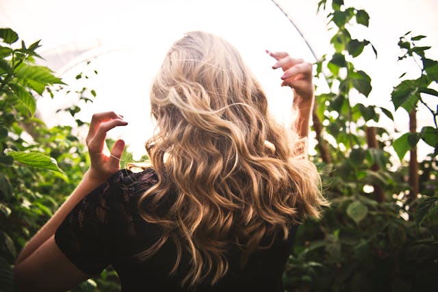 Cheveux : Huit façons naturelles de les rendre plus beaux