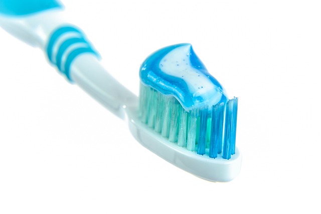 Comment le fluor aide-t-il à protéger vos dents contre la carie?
